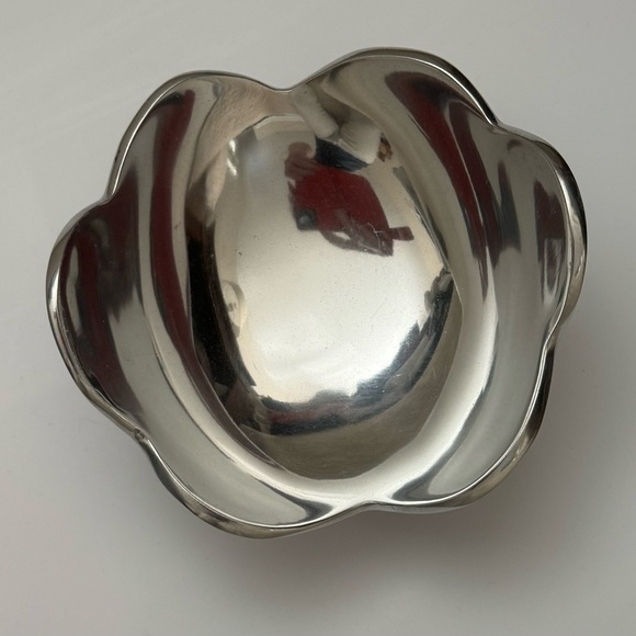 Set Of 3 Different Shaped Pewter Metal Bowls - Picture 4 of 6